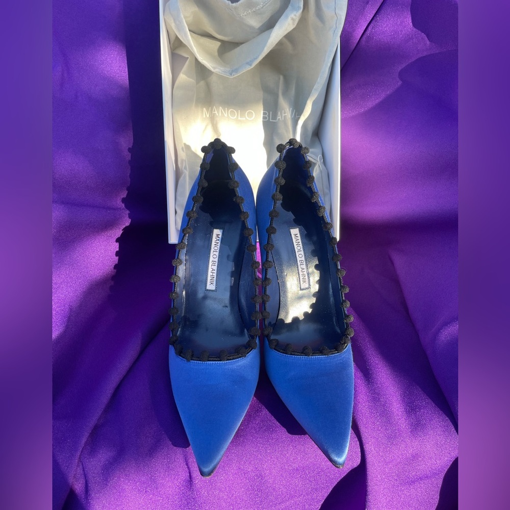 MANOLO BLAHNIK Blue Satin BB Pom-Pom Pumps Size 10